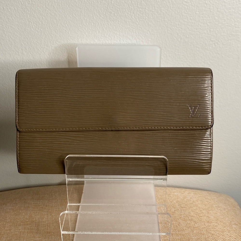 Authentic Louis Vuitton Taupe Epi Leather Sarah Wallet